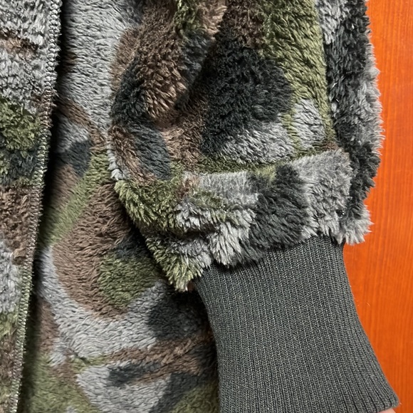525. Camouflage Soft Oversized Hooded Cozy Open With Pockets OSFM NWT - Picture 8 of 12
